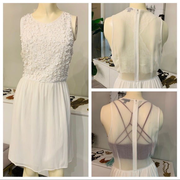 Topshop Dresses & Skirts - Topshop floral appliqué white dress size 8